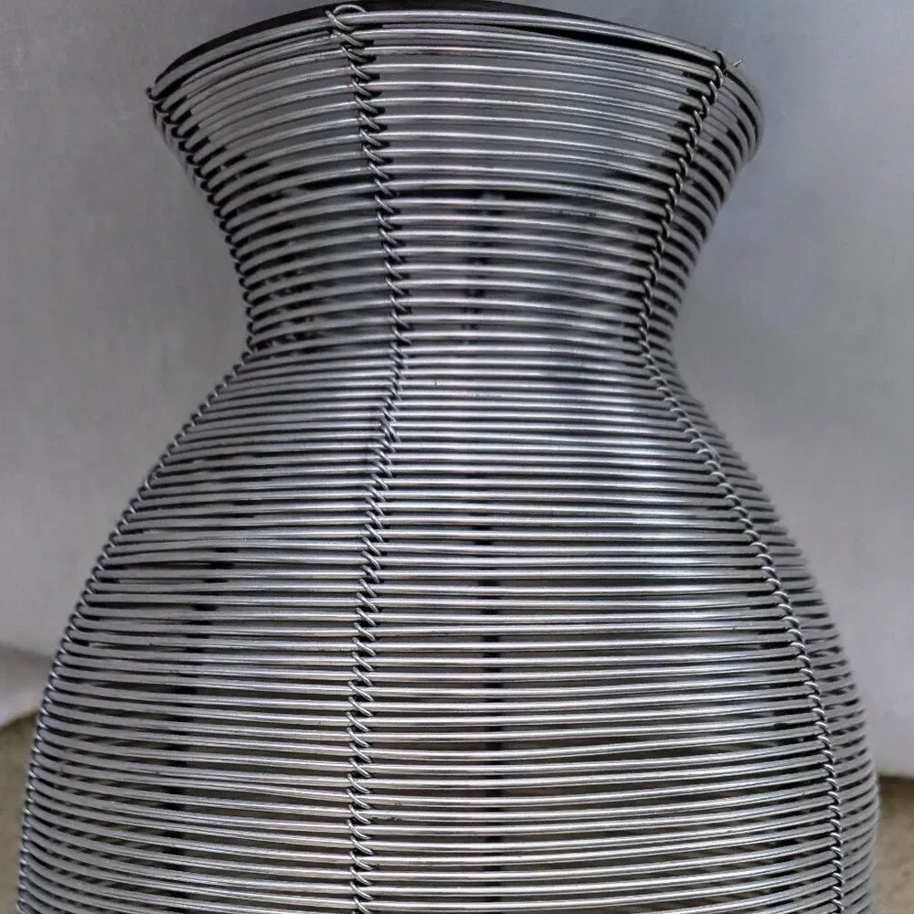 Handcrafted Metal Wire Vase Decorative Modern Basket Style – 11.5
